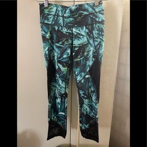 Athleta Meshed solar Capris XS (NWOT)